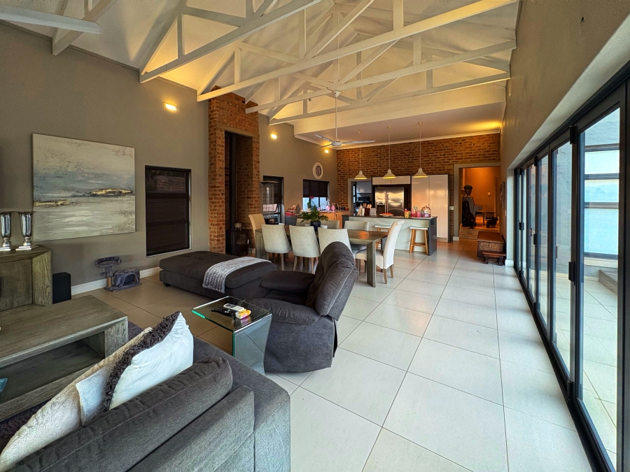 5 Bedroom Property for Sale in The Coves North West